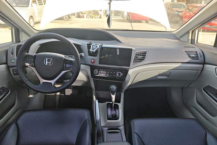 Used Honda Civic 2013 10th Anniversary 1.8L Automatic Comfort Version Center Console