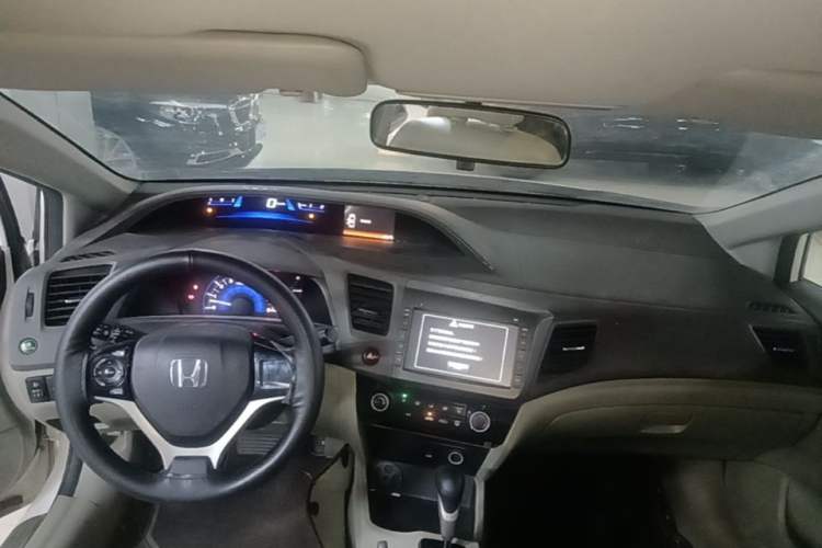 Used Honda Civic 2013 10th Anniversary 1.8L Automatic Comfort Version Center Console