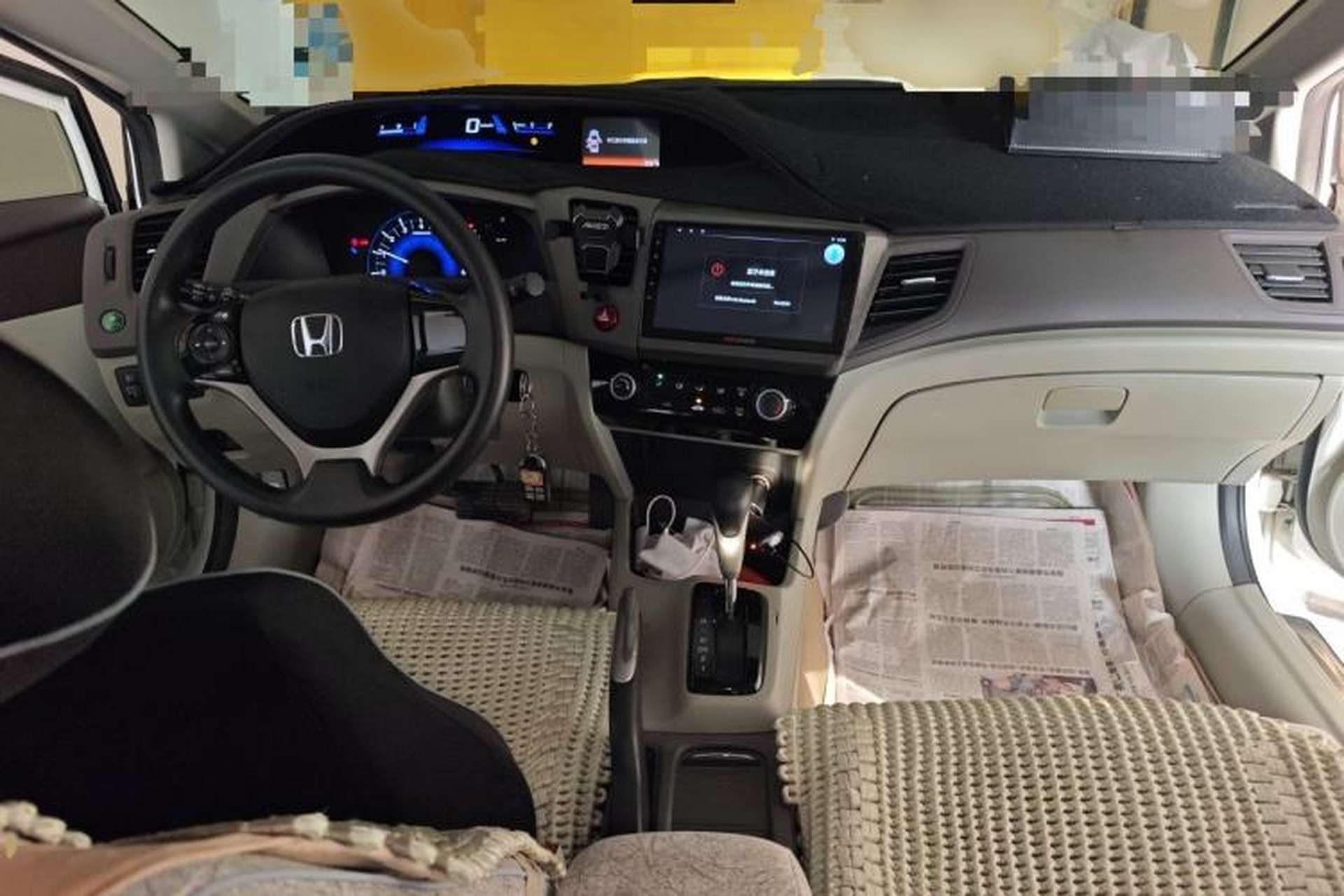 Used Honda Civic 2013 10th Anniversary 1.8L Automatic Comfort Version Center Console