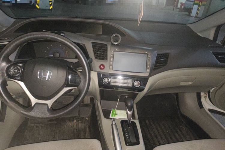 Used Honda Civic 2013 10th Anniversary 1.8L Automatic Comfort Version Center Console