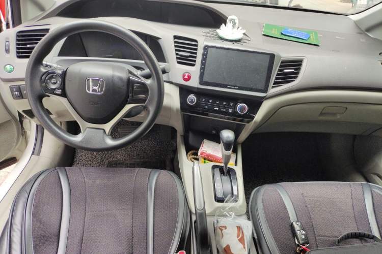 Used Honda Civic 2013 10th Anniversary 1.8L Automatic Comfort Version Center Console
