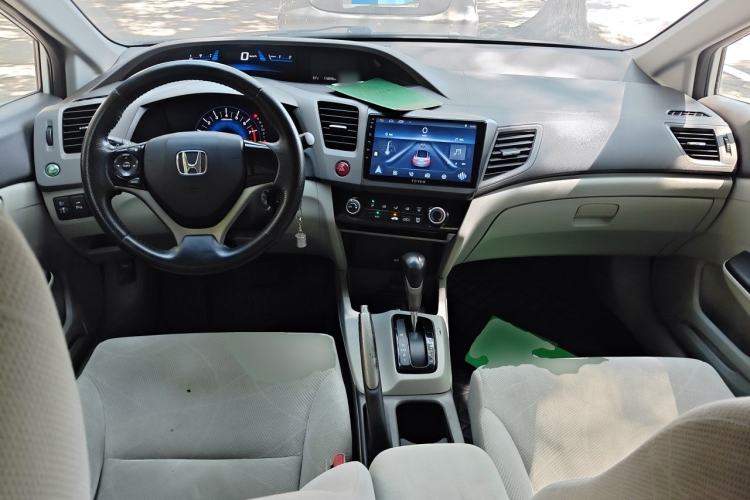 Used Honda Civic 2013 10th Anniversary 1.8L Automatic Comfort Version Center Console