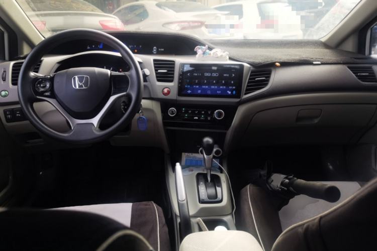Used Honda Civic 2013 10th Anniversary 1.8L Automatic Comfort Version Center Console