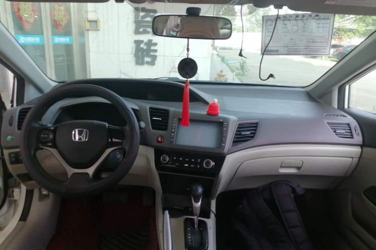 Used Honda Civic 2013 10th Anniversary 1.8L Automatic Comfort Version Center Console