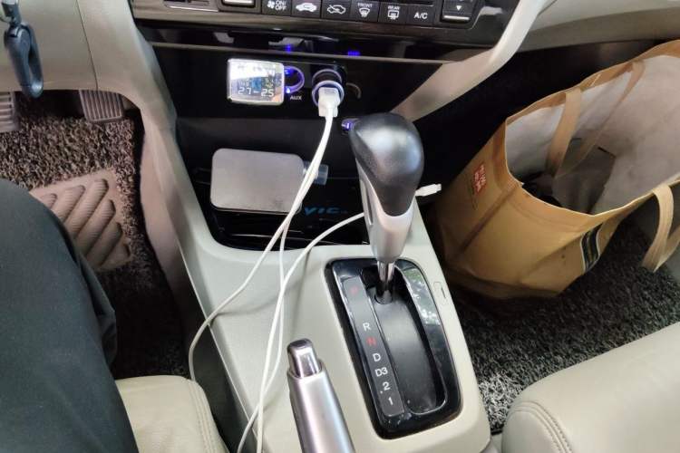 Used Honda Civic 2013 10th Anniversary 1.8L Automatic Luxury Edition Gear Lever