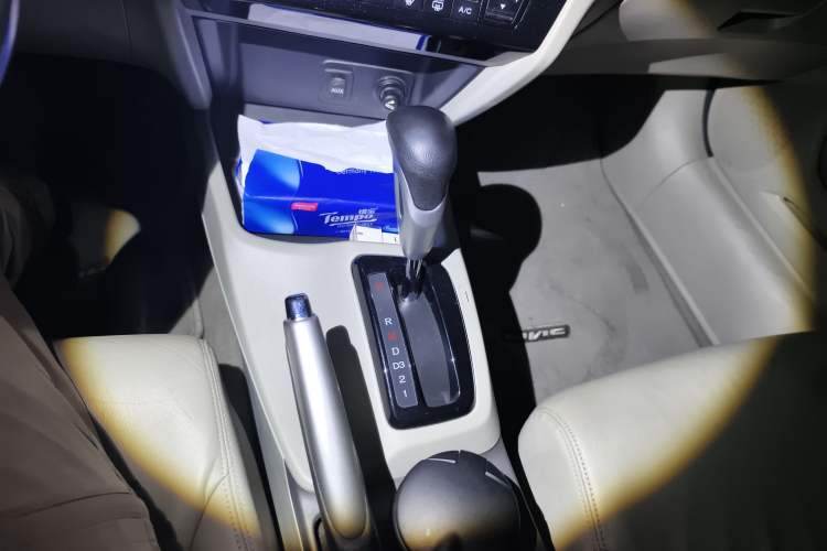 Used Honda Civic 2013 10th Anniversary 1.8L Automatic Luxury Edition Gear Lever