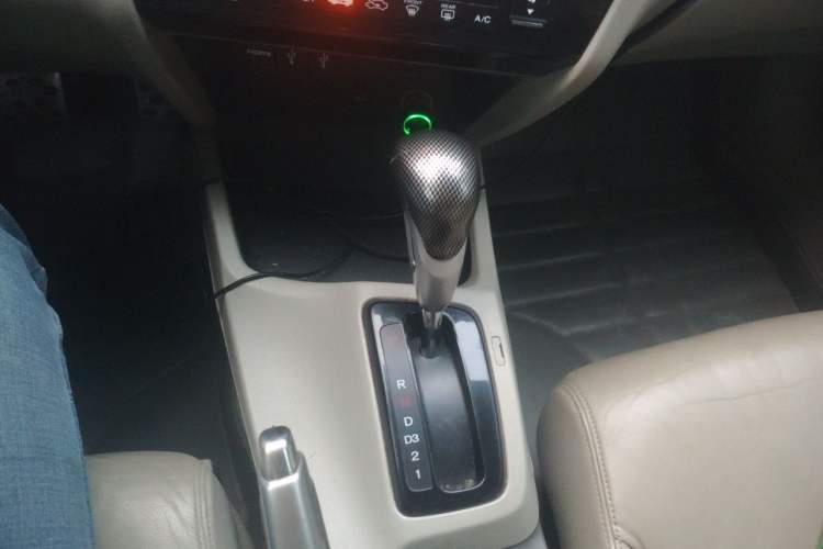 Used Honda Civic 2013 10th Anniversary 1.8L Automatic Luxury Edition Gear Lever