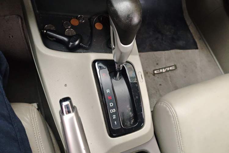 Used Honda Civic 2013 10th Anniversary 1.8L Automatic Luxury Edition Gear Lever