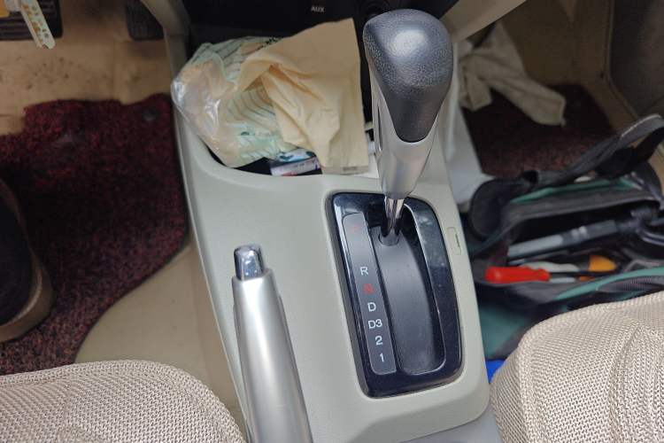 Used Honda Civic 2013 10th Anniversary 1.8L Automatic Luxury Edition Gear Lever