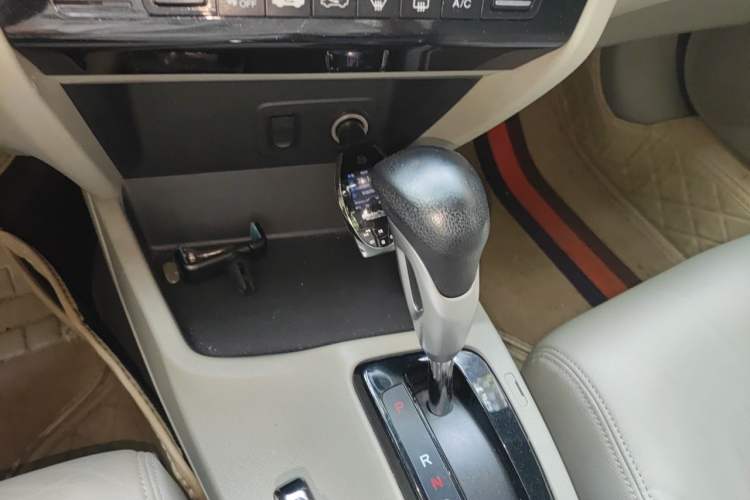 Used Honda Civic 2013 10th Anniversary 1.8L Automatic Luxury Edition Gear Lever
