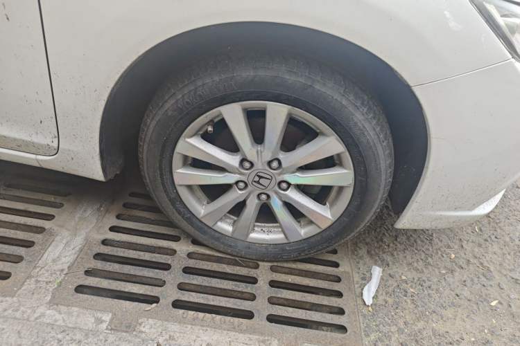 Used Honda Civic 2013 10th Anniversary 1.8L Automatic Luxury Edition Right Front Wheel Hub