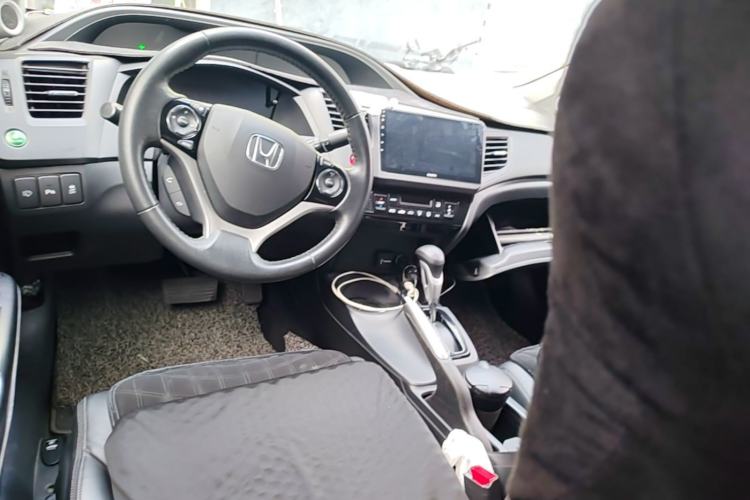 Used Honda Civic 2014 1.8L automatic luxury edition Center Console