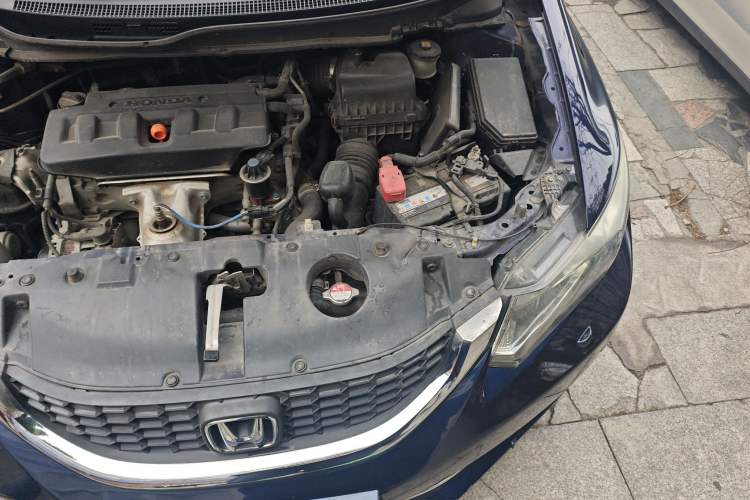 Used Honda Civic 2014 1.8L automatic luxury edition Engine Bay Left