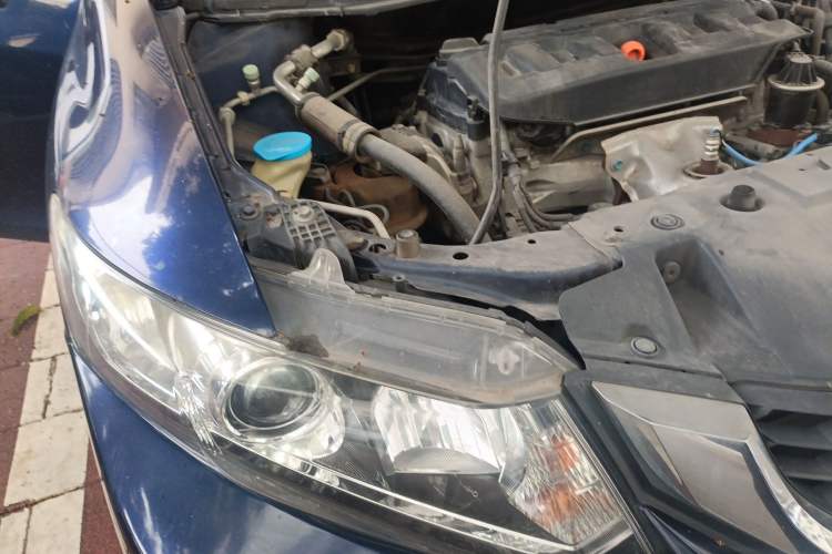 Used Honda Civic 2014 1.8L automatic luxury edition Engine Bay Right