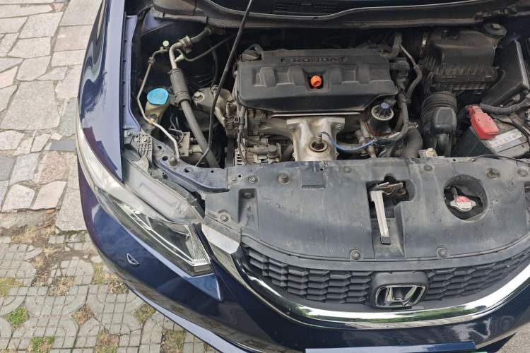 Used Honda Civic 2014 1.8L automatic luxury edition Engine Bay Right