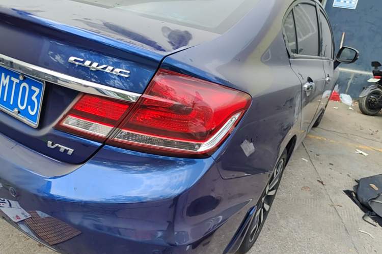 Used Honda Civic 2014 1.8L automatic luxury edition Exterior 3
