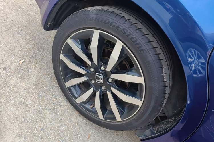 Used Honda Civic 2014 1.8L automatic luxury edition Exterior 5