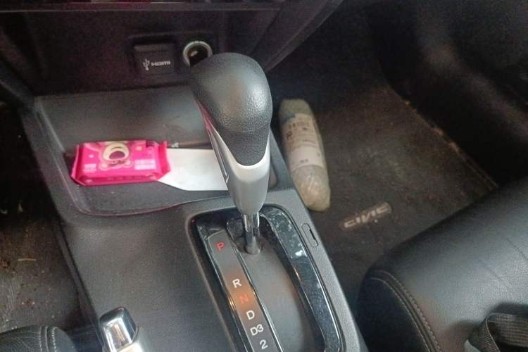 Used Honda Civic 2014 1.8L automatic luxury edition Gear Lever