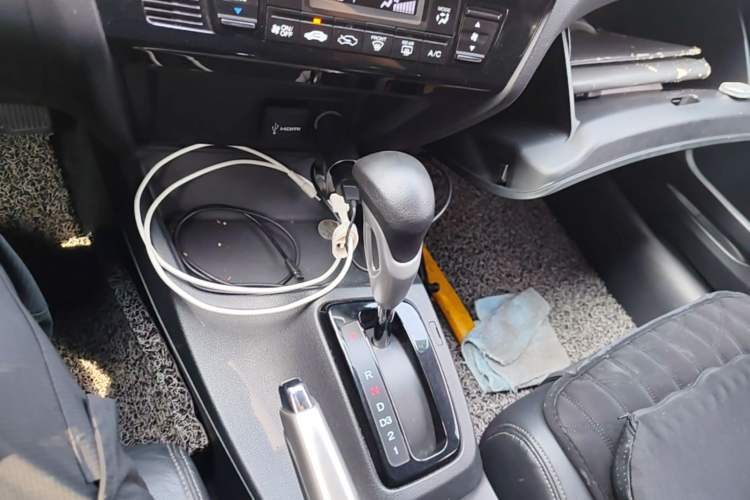 Used Honda Civic 2014 1.8L automatic luxury edition Gear Lever