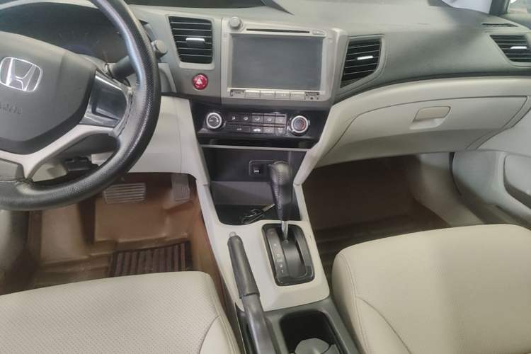 Used Honda Civic 2014 1.8L Automatic Classic Edition Audio And AC Panel