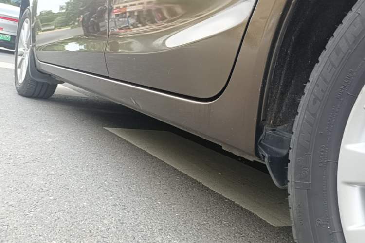 Used Honda Civic 2014 1.8L automatic comfort version Left Side Sill