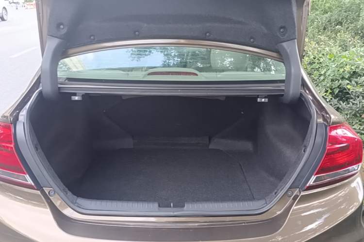 Used Honda Civic 2014 1.8L automatic comfort version Trunk