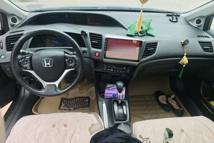 Used Honda Civic 2014 1.8L automatic luxury edition Center Console