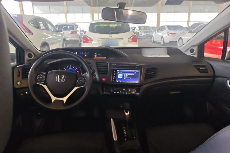 Used Honda Civic 2014 1.8L automatic luxury edition Center Console