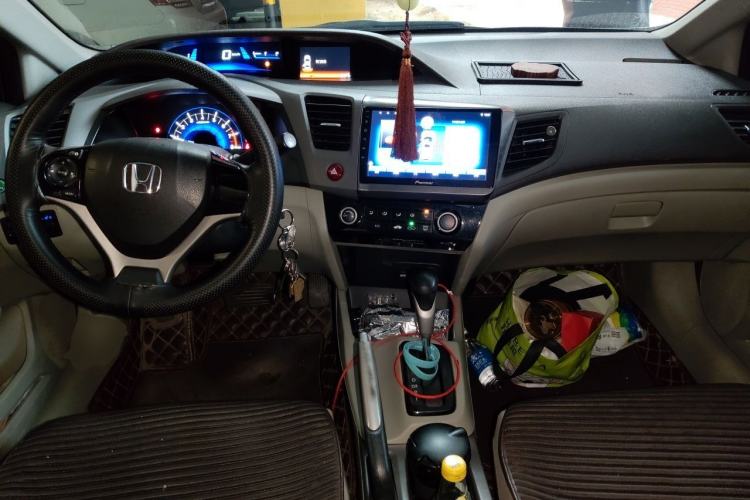 Used Honda Civic 2014 1.8L automatic comfort version Center Console