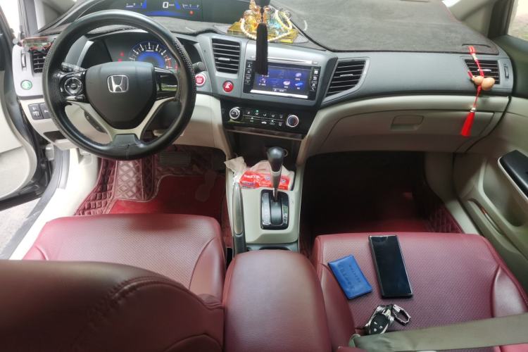 Used Honda Civic 2014 1.8L automatic comfort version Center Console