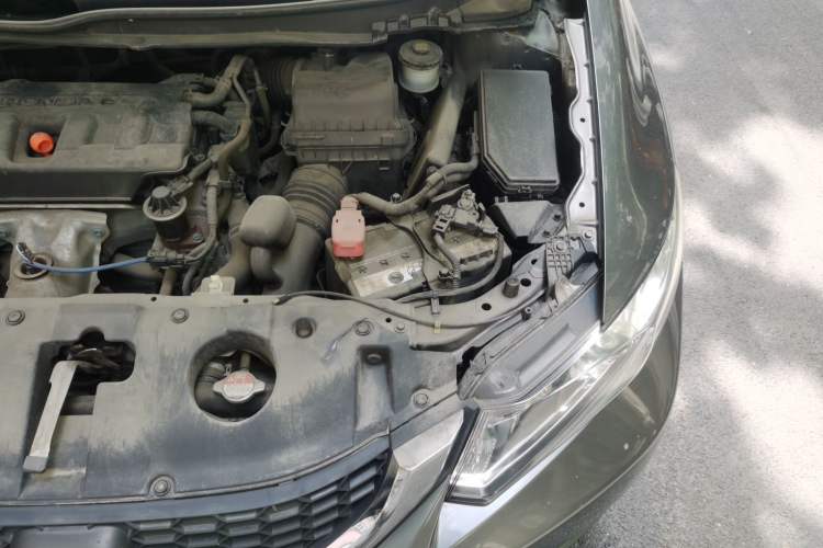 Used Honda Civic 2014 1.8L automatic comfort version Engine Bay Left