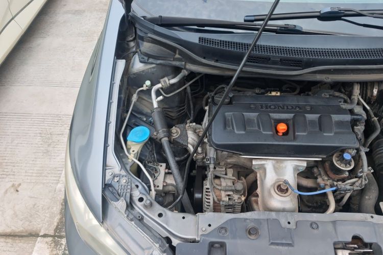 Used Honda Civic 2014 1.8L automatic luxury edition Engine Bay Right