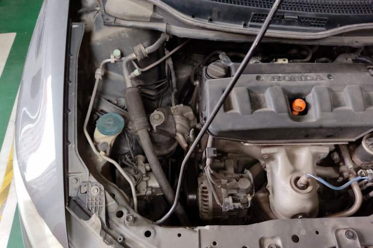Used Honda Civic 2014 1.8L automatic comfort version Engine Bay Right