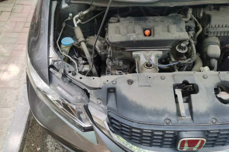 Used Honda Civic 2014 1.8L automatic comfort version Engine Bay Right