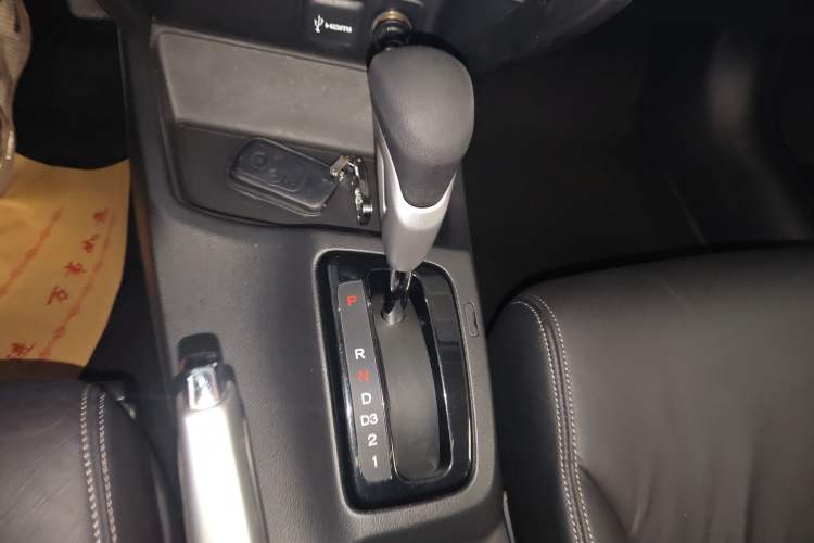 Used Honda Civic 2014 1.8L automatic luxury edition Gear Lever