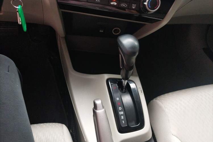 Used Honda Civic 2014 1.8L Automatic Classic Edition Gear Lever