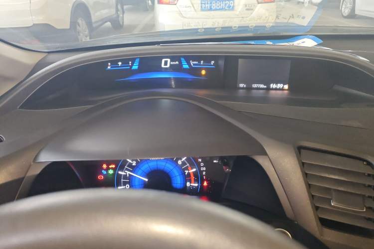 Used Honda Civic 2014 1.8L automatic luxury edition Instrument Cluster