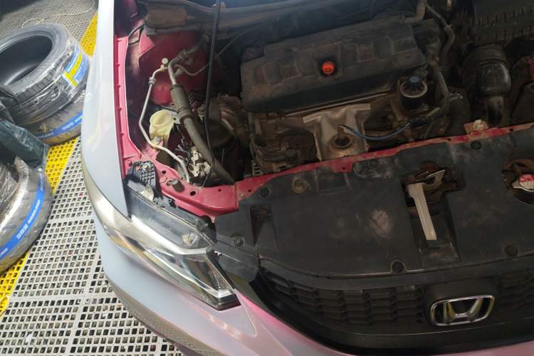 Used Honda Civic 2014 1.8L automatic comfort version Engine Bay Right