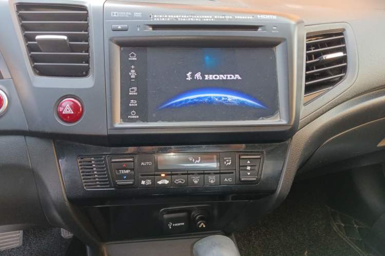 Used Honda Civic 2014 1.8L automatic luxury edition Audio And AC Panel