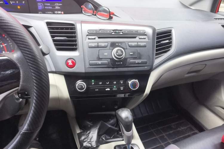 Used Honda Civic 2014 1.8L Automatic Classic Edition Audio And AC Panel