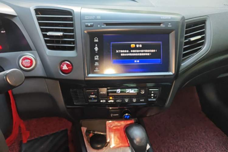 Used Honda Civic 2014 1.8L automatic luxury edition Audio And AC Panel