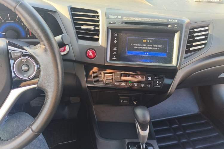 Used Honda Civic 2014 1.8L automatic luxury edition Audio And AC Panel
