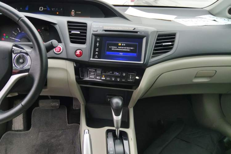Used Honda Civic 2014 1.8L automatic luxury edition Audio And AC Panel