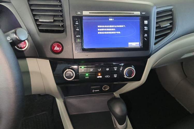 Used Honda Civic 2014 1.8L automatic comfort version Audio And AC Panel