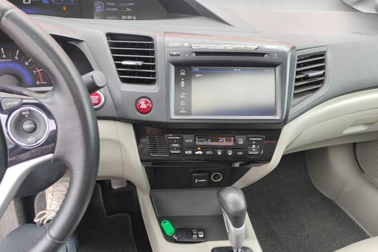 Used Honda Civic 2014 1.8L automatic luxury edition Audio And AC Panel