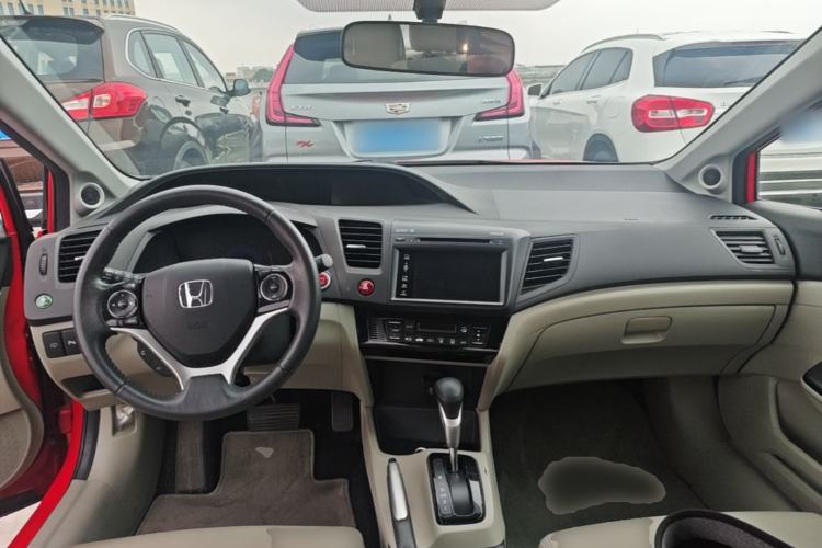 Used Honda Civic 2014 1.8L automatic luxury edition Center Console