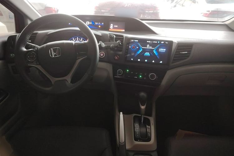 Used Honda Civic 2014 1.8L automatic comfort version Center Console