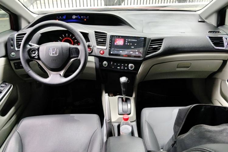 Used Honda Civic 2014 1.8L automatic comfort version Center Console