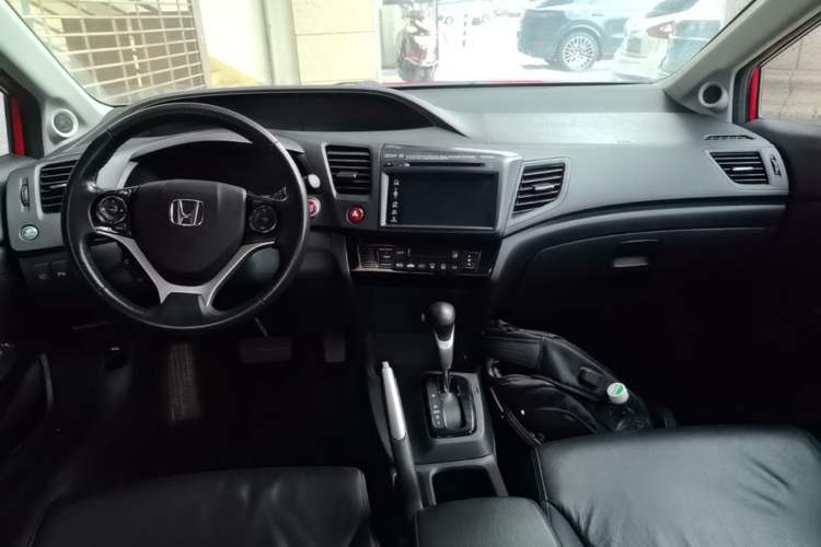 Used Honda Civic 2014 1.8L automatic luxury edition Center Console