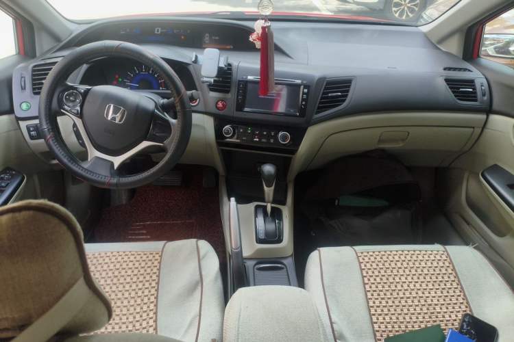 Used Honda Civic 2014 1.8L automatic comfort version Center Console